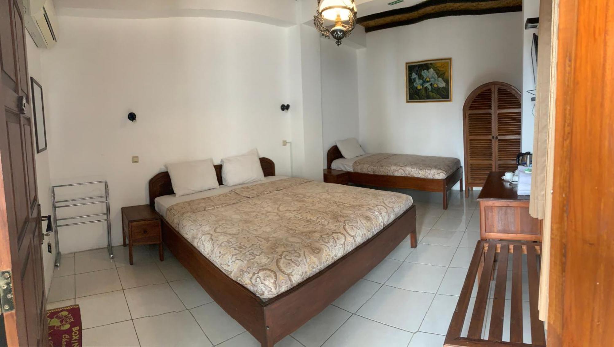 Bladok Hotel & Restaurant Джокьякарта Экстерьер фото