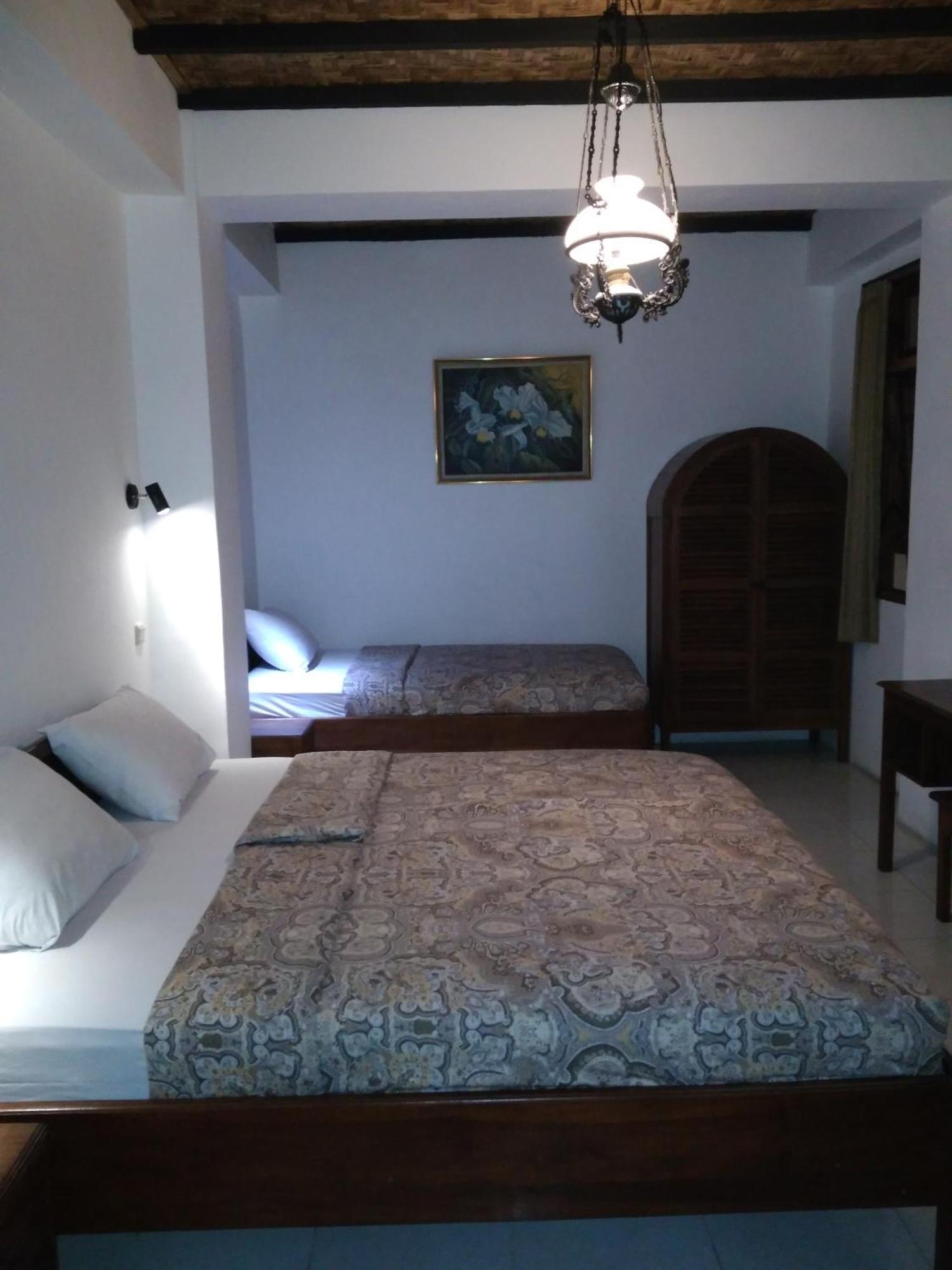 Bladok Hotel & Restaurant Джокьякарта Экстерьер фото