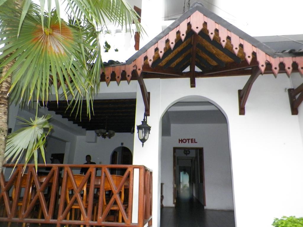 Bladok Hotel & Restaurant Джокьякарта Экстерьер фото