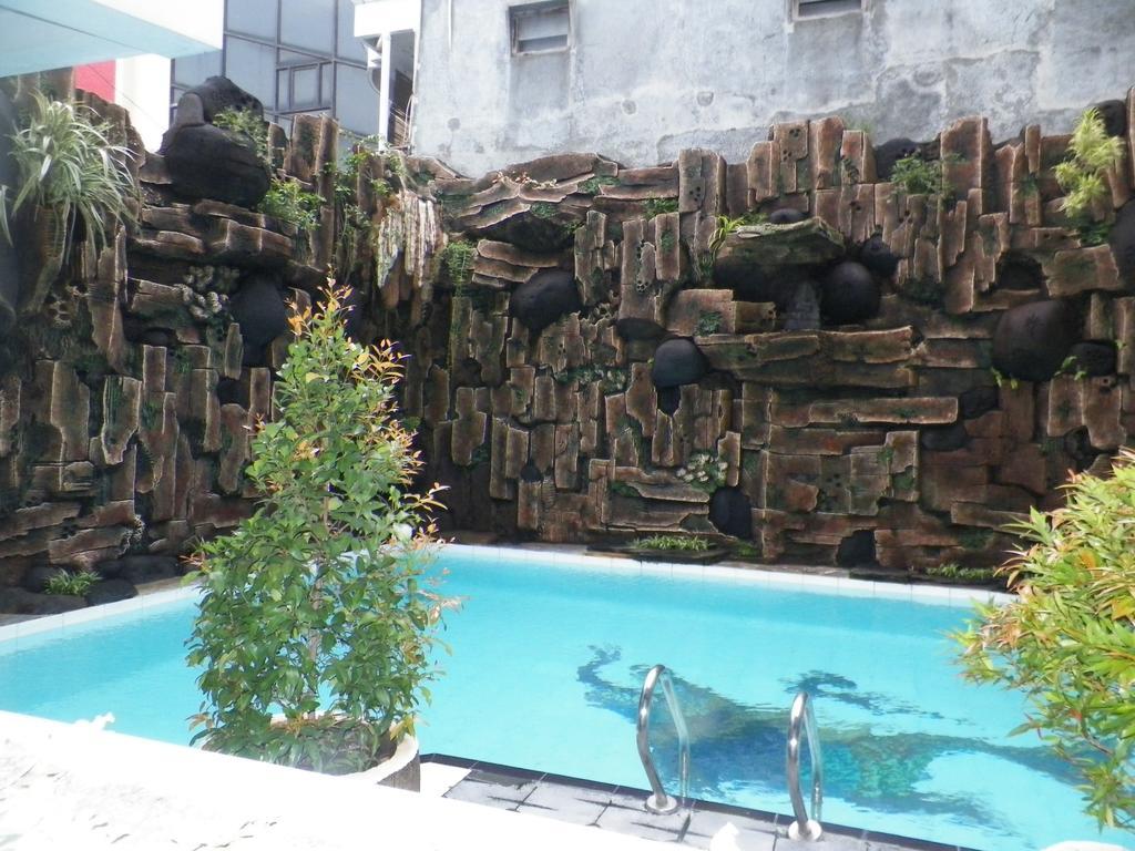 Bladok Hotel & Restaurant Джокьякарта Экстерьер фото