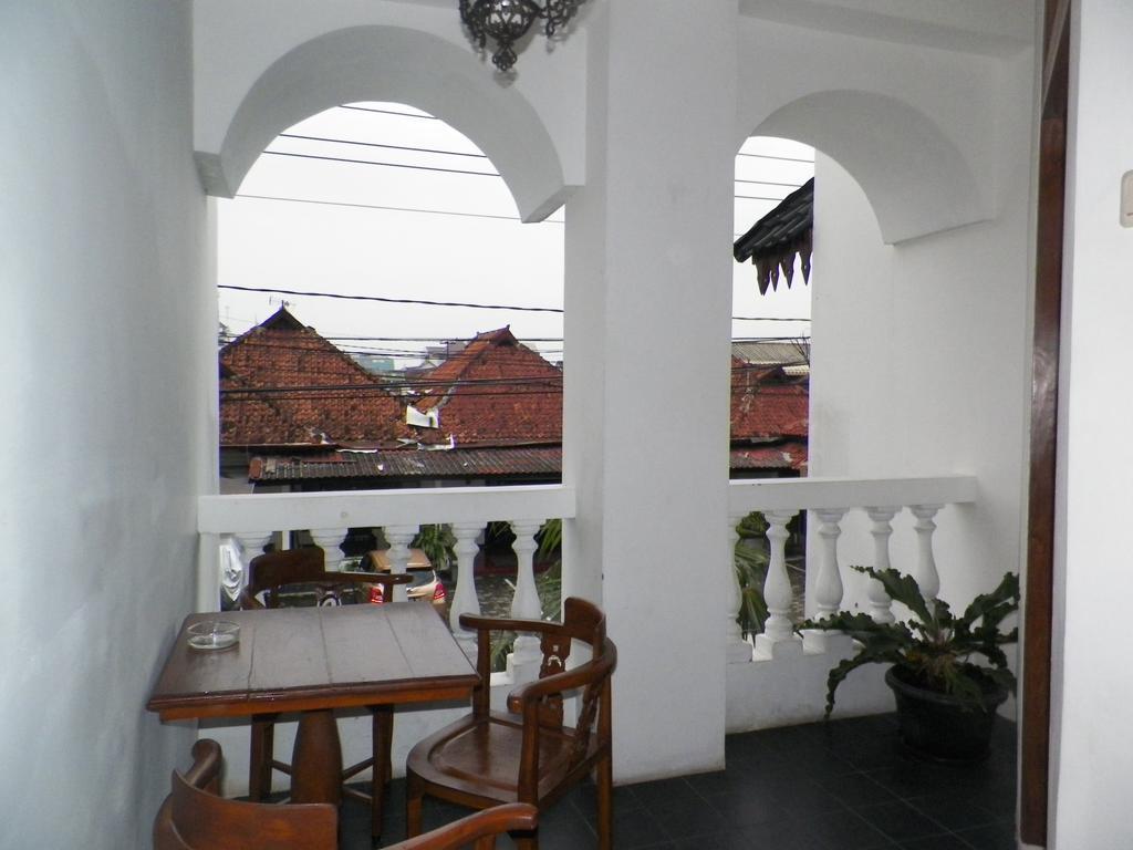 Bladok Hotel & Restaurant Джокьякарта Экстерьер фото