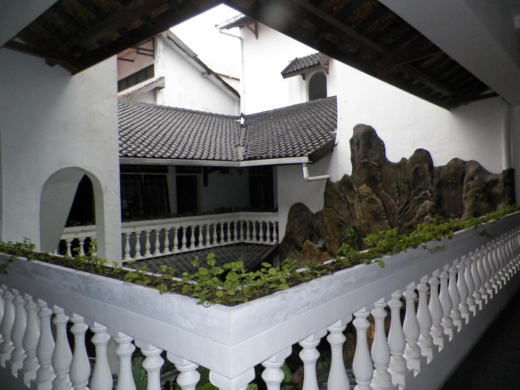 Bladok Hotel & Restaurant Джокьякарта Экстерьер фото