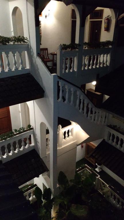 Bladok Hotel & Restaurant Джокьякарта Экстерьер фото