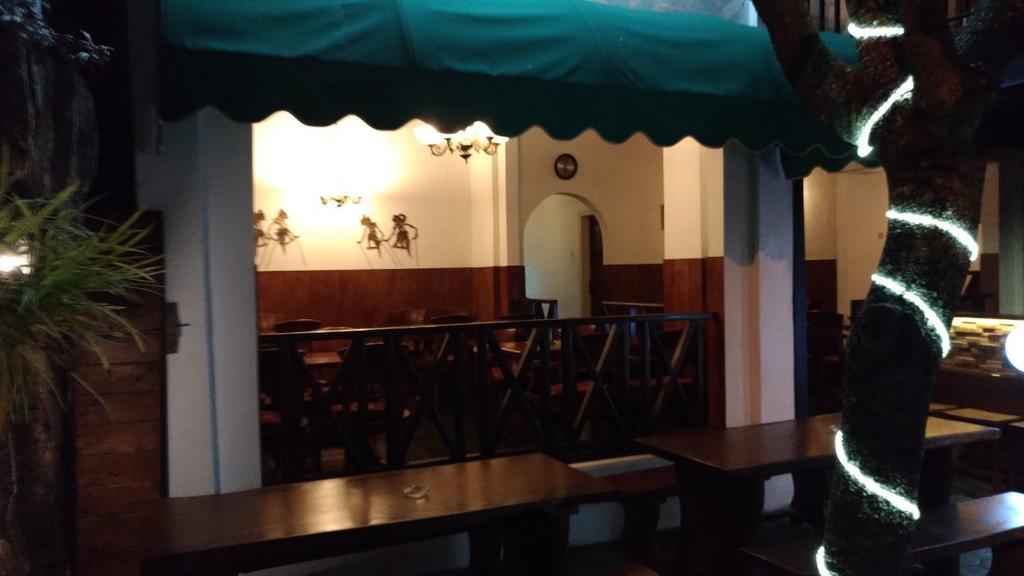 Bladok Hotel & Restaurant Джокьякарта Экстерьер фото